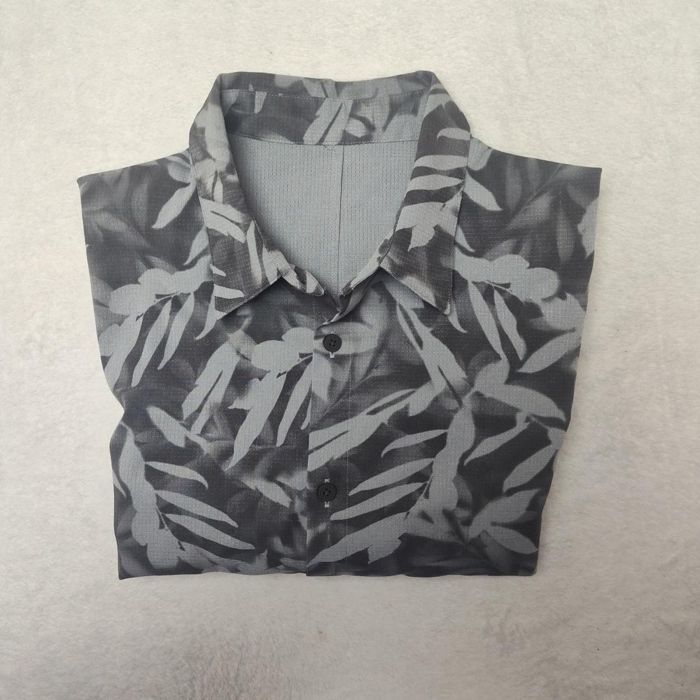 Lululemon Shirt Mens Small Gray Floral Short Sleeve Button Up Hawaiian Work